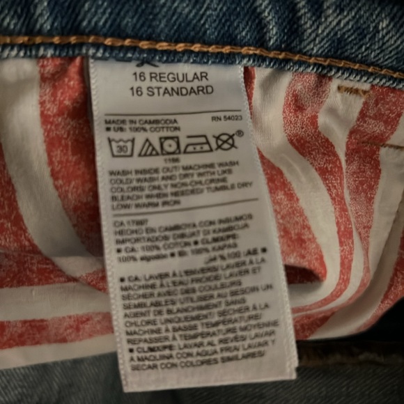 Old Navy Light, Distressed Denim Shorts, Size 16 - Picture 4 of 4